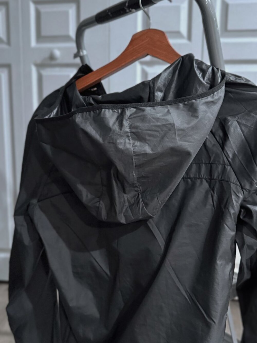Nike Shield Running Jacket 🖤 - Picture 3 of 3